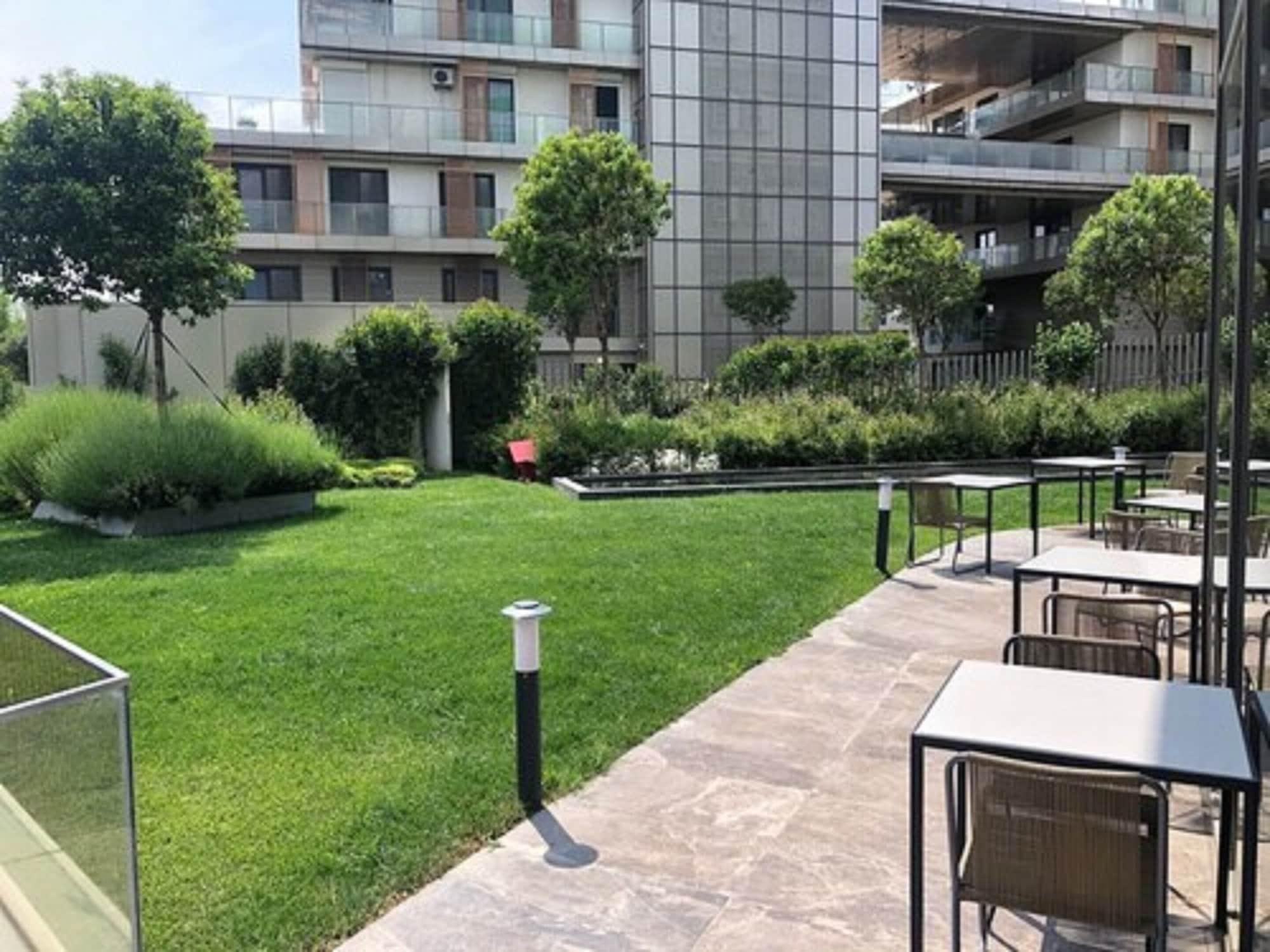 Hilton Garden Inn Istanbul Atatuerk Airport Buitenkant foto