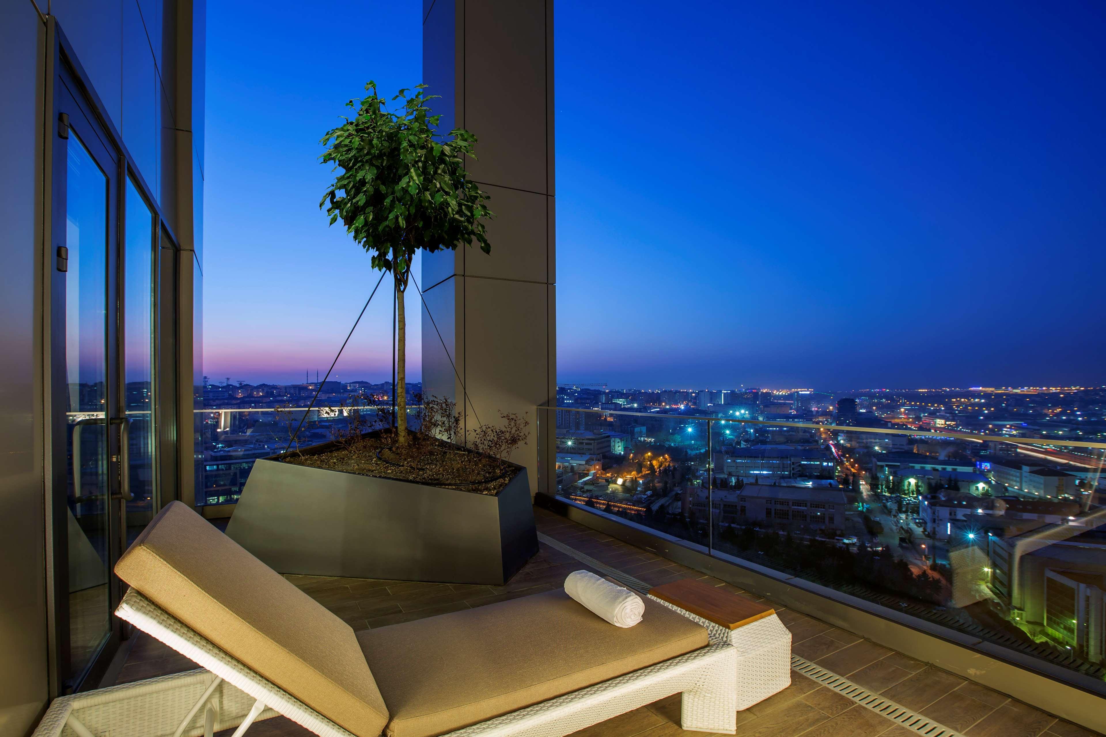Hilton Garden Inn Istanbul Atatuerk Airport Buitenkant foto