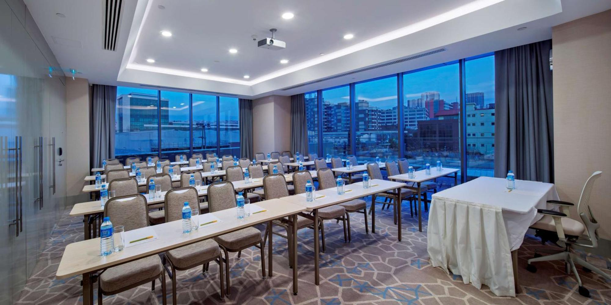 Hilton Garden Inn Istanbul Atatuerk Airport Buitenkant foto