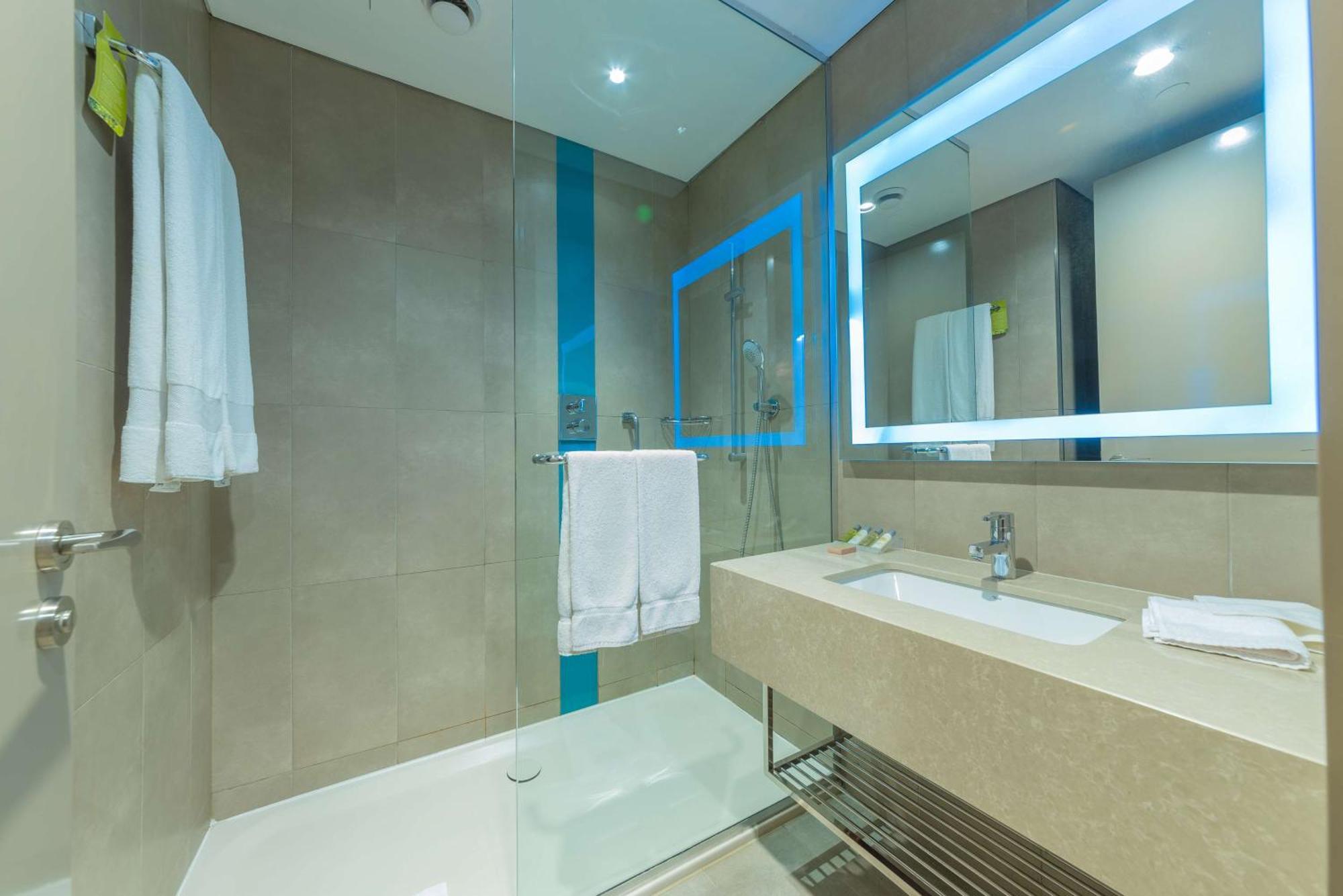 Hilton Garden Inn Istanbul Atatuerk Airport Buitenkant foto