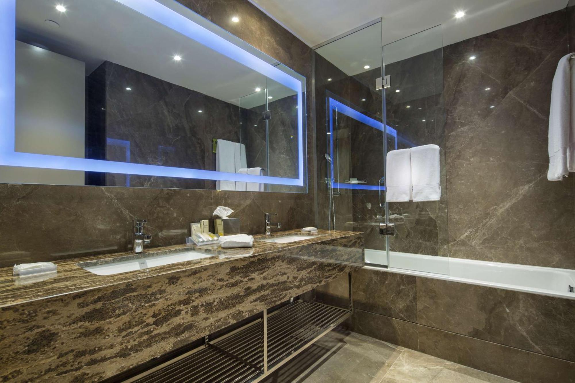 Hilton Garden Inn Istanbul Atatuerk Airport Buitenkant foto