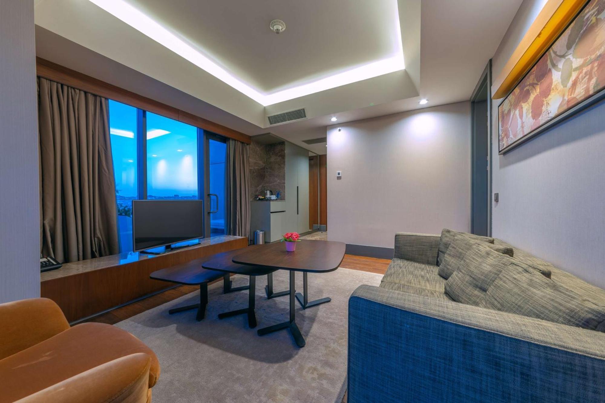Hilton Garden Inn Istanbul Atatuerk Airport Buitenkant foto